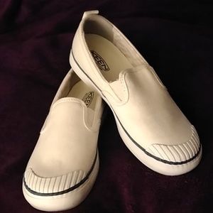 New Keen white canvas shoes